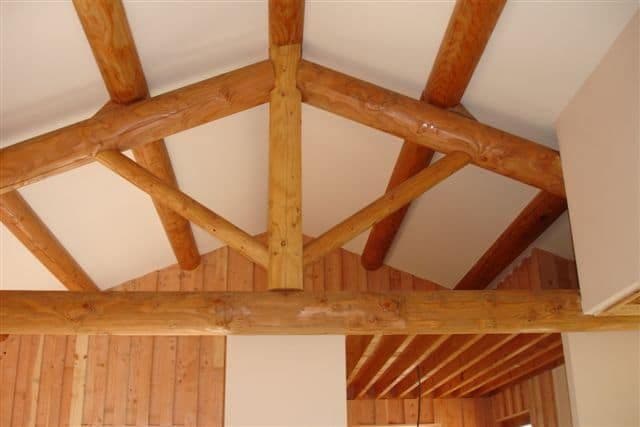 Charpente apparente en bois ronds